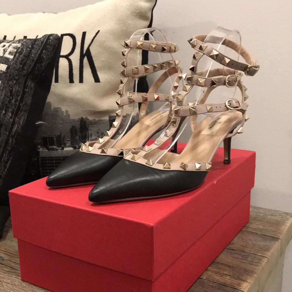 Valentino garanvani black and nude kitten heels - size 38 (7.5)